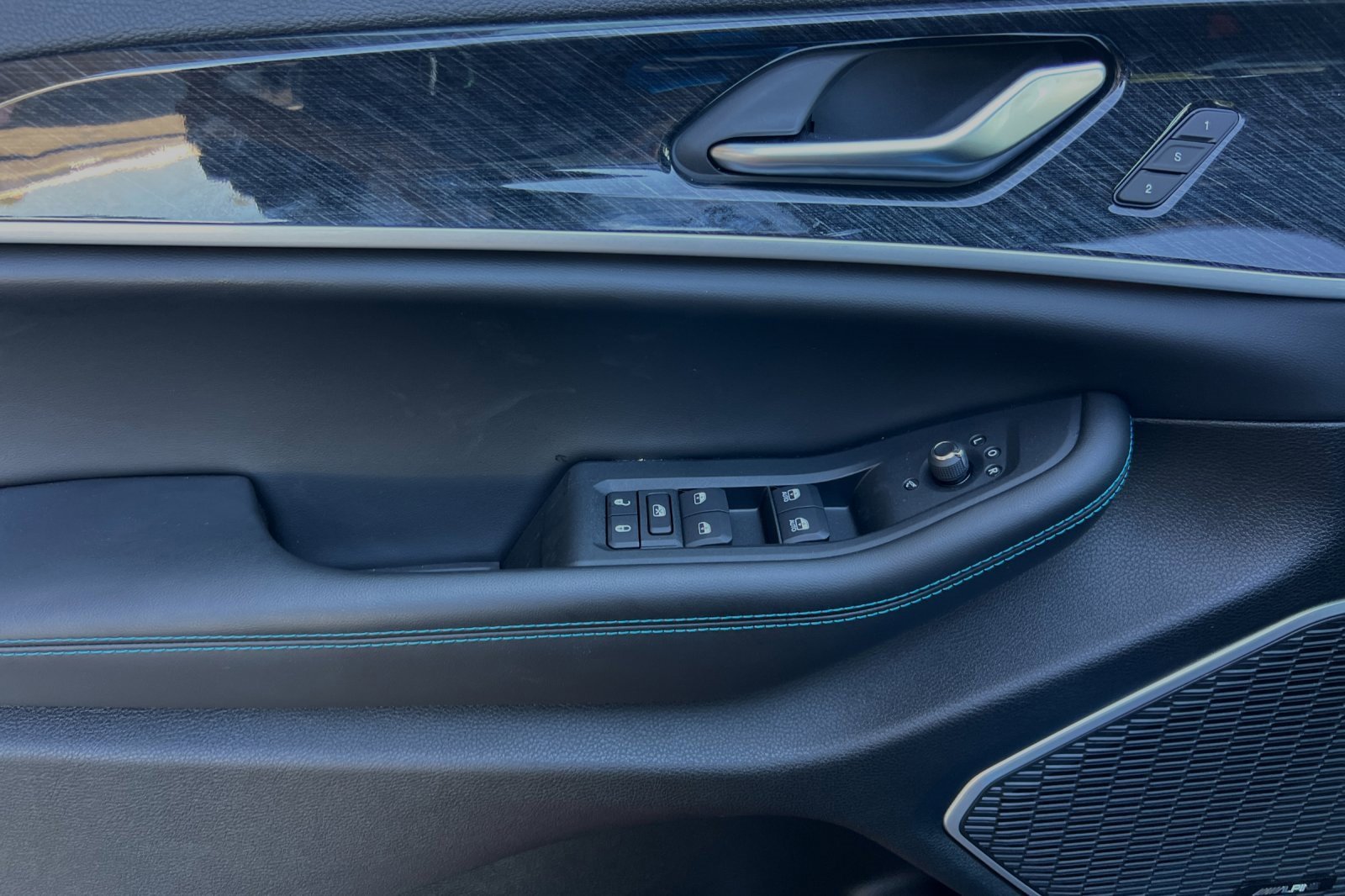 New 2023 Jeep Grand Cherokee Trailhawk w/ Advanced Protech Group II image 10