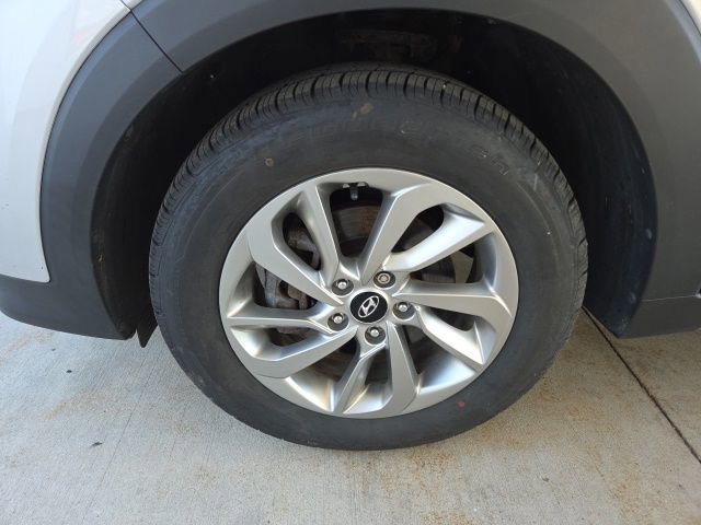 Used 2017 Hyundai Tucson SE AWD/4WD image 55