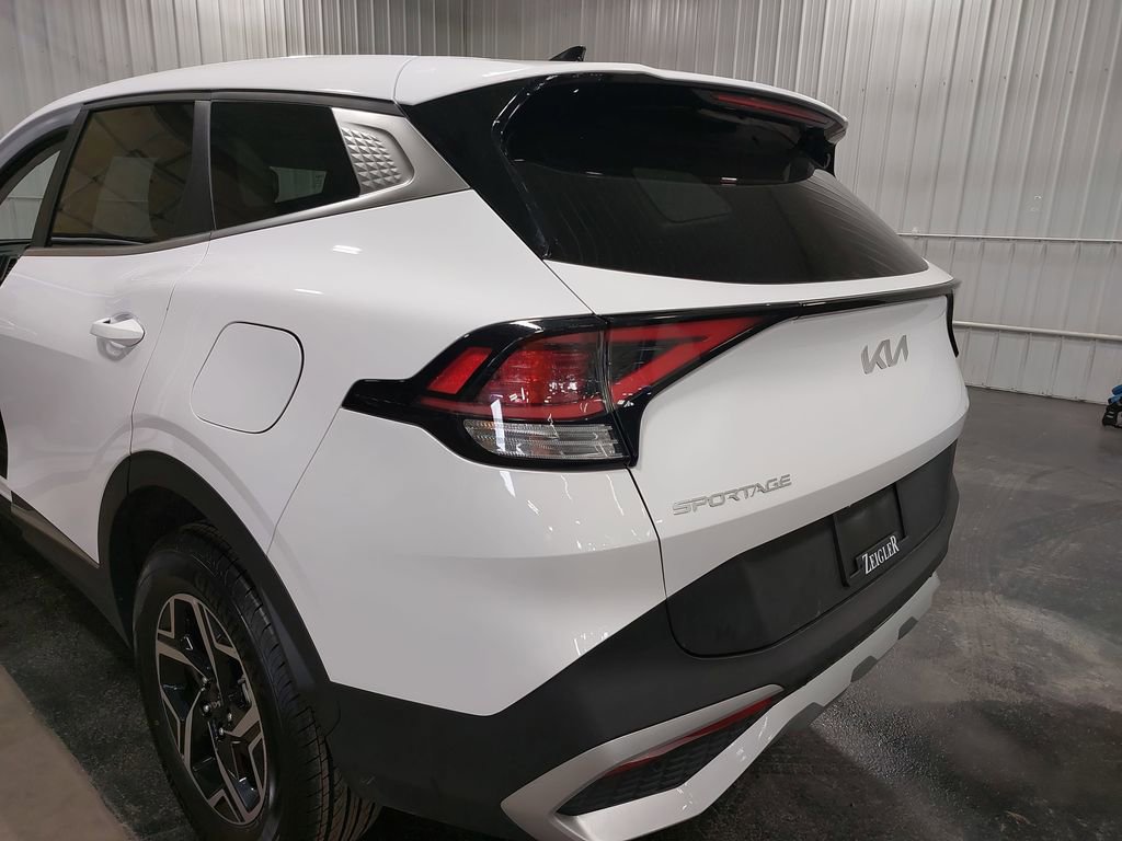 Used 2025 Kia Sportage LX image 33