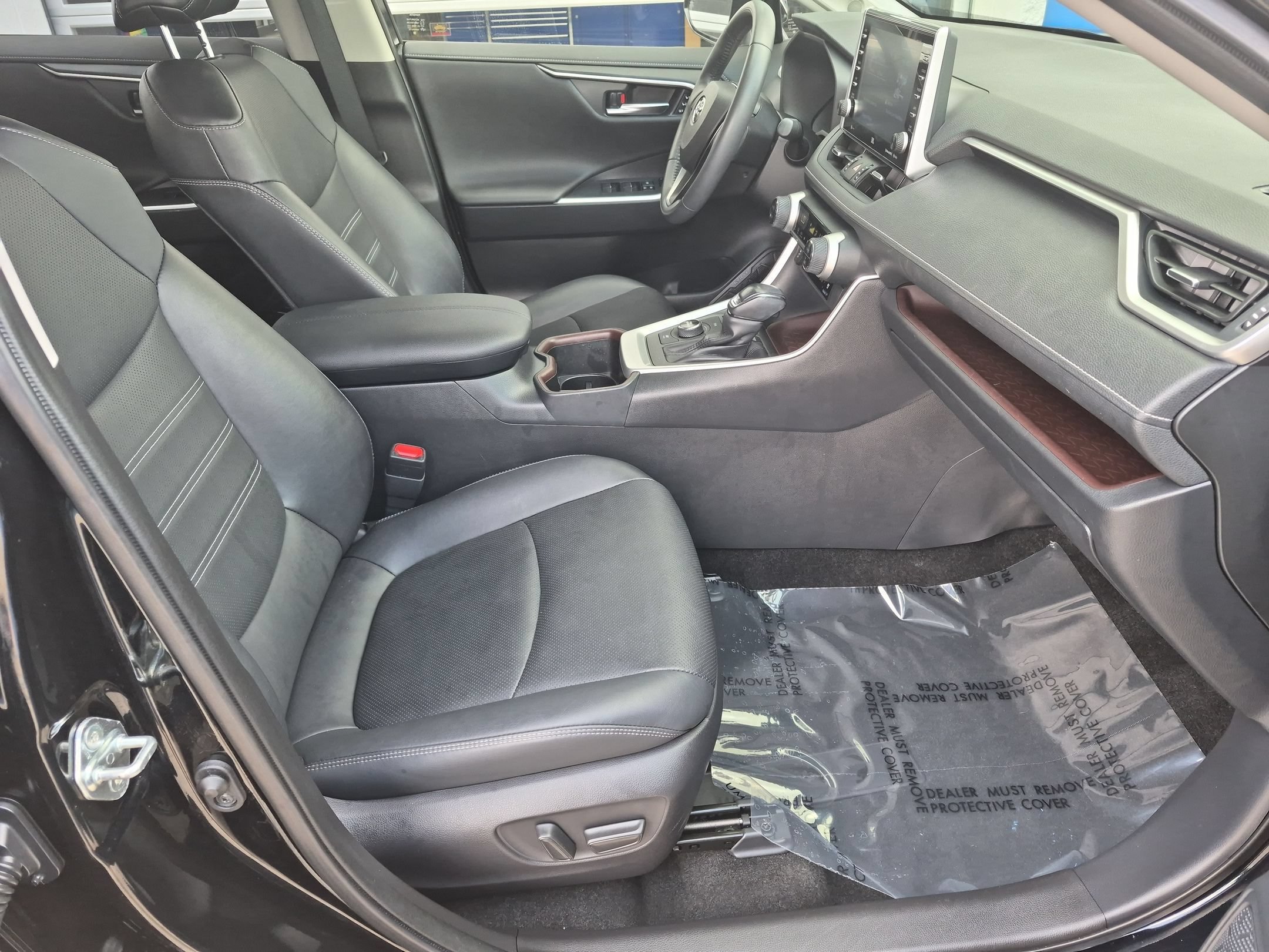 Used 2022 Toyota RAV4 Limited w/ Limited Grade Weather Package AWD/4WD image 32