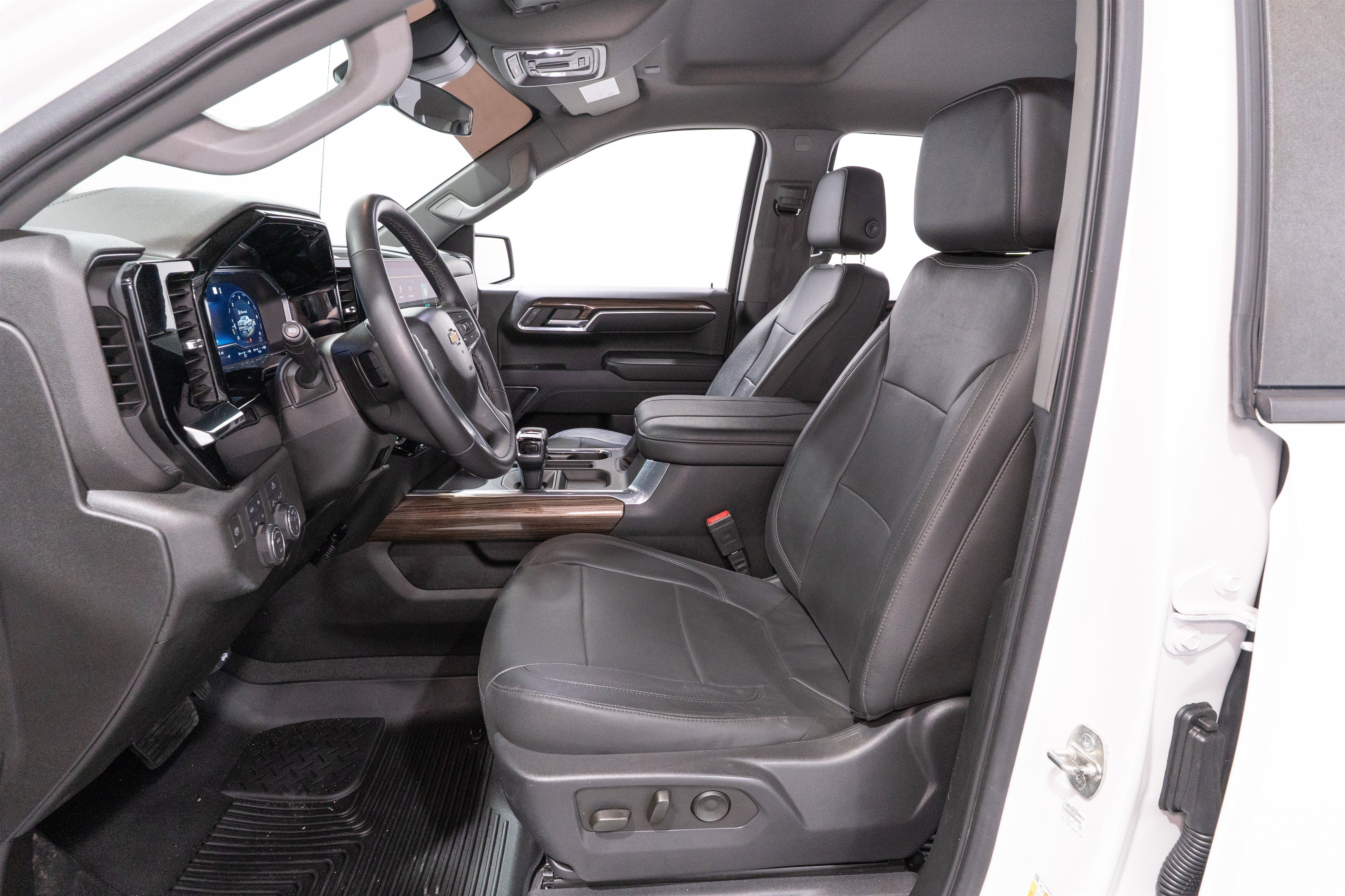 Used 2023 Chevrolet Silverado 1500 RST w/ Convenience Package II AWD/4WD image 17