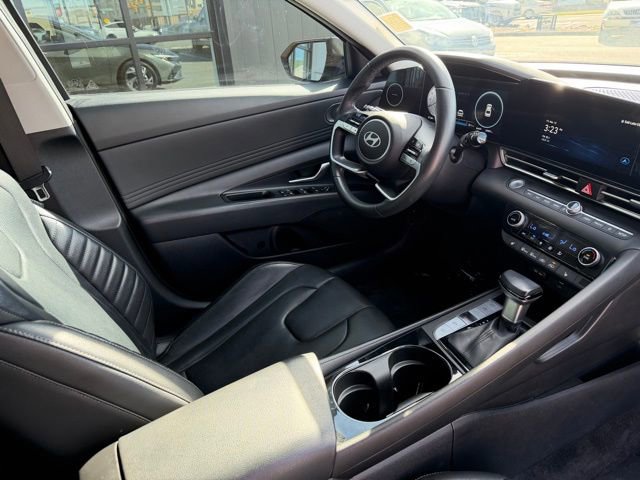 Used 2025 Hyundai Elantra Limited image 12