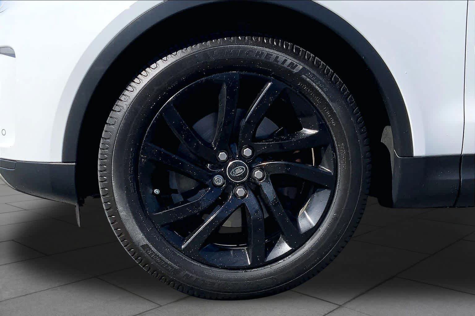 Used 2018 Land Rover Discovery SE AWD/4WD image 10