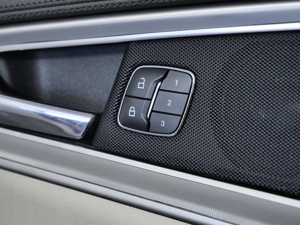 Used 2019 Lincoln Nautilus Reserve AWD/4WD image 26