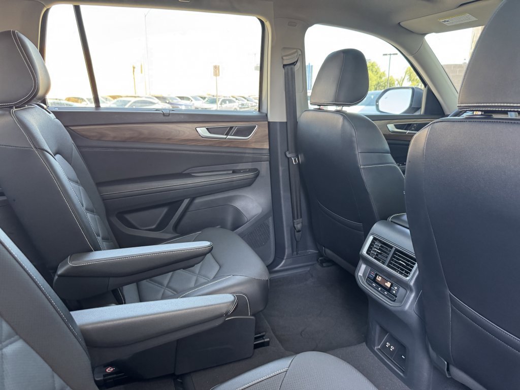 Used 2024 Volkswagen Atlas SE w/ Panoramic Sunroof Package image 41