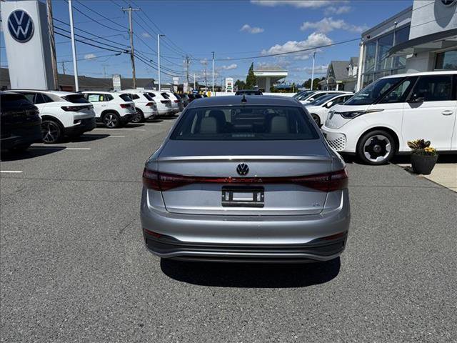 New 2025 Volkswagen Jetta SE FWD image 5