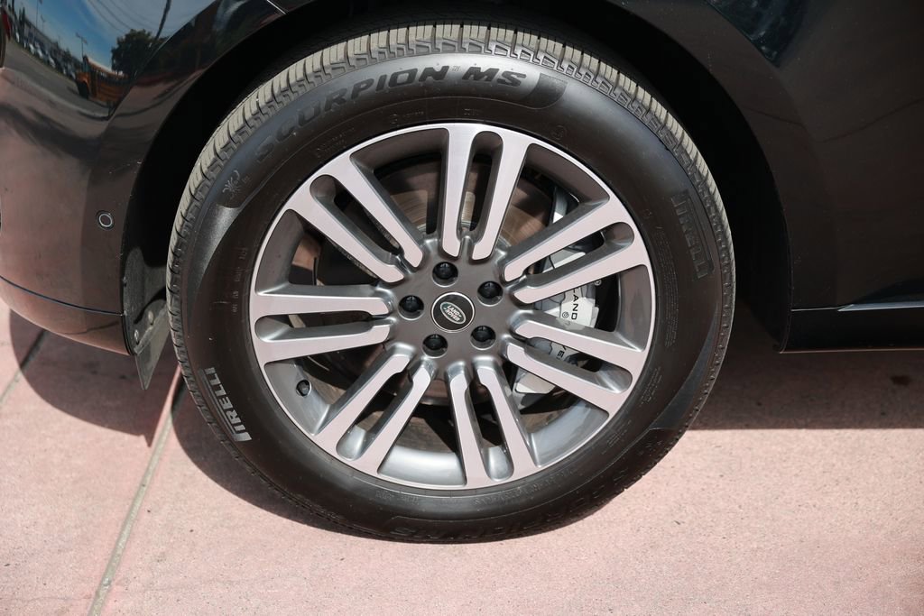 Used 2025 Land Rover Range Rover Long Wheelbase SE image 11