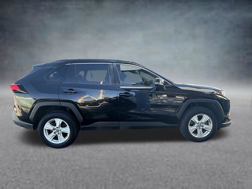 Used 2021 Toyota RAV4 XLE w/ Convenience Package FWD image 8