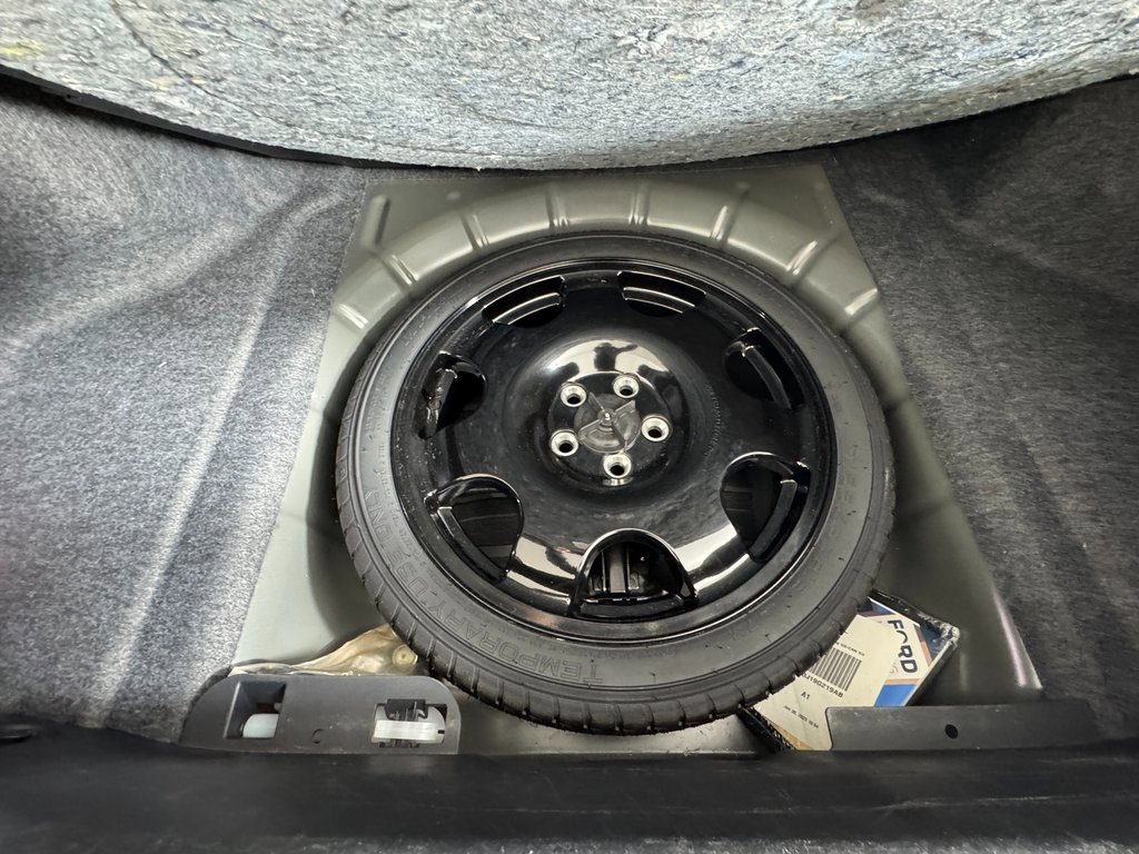 Used 2024 Ford Mustang Convertible image 28