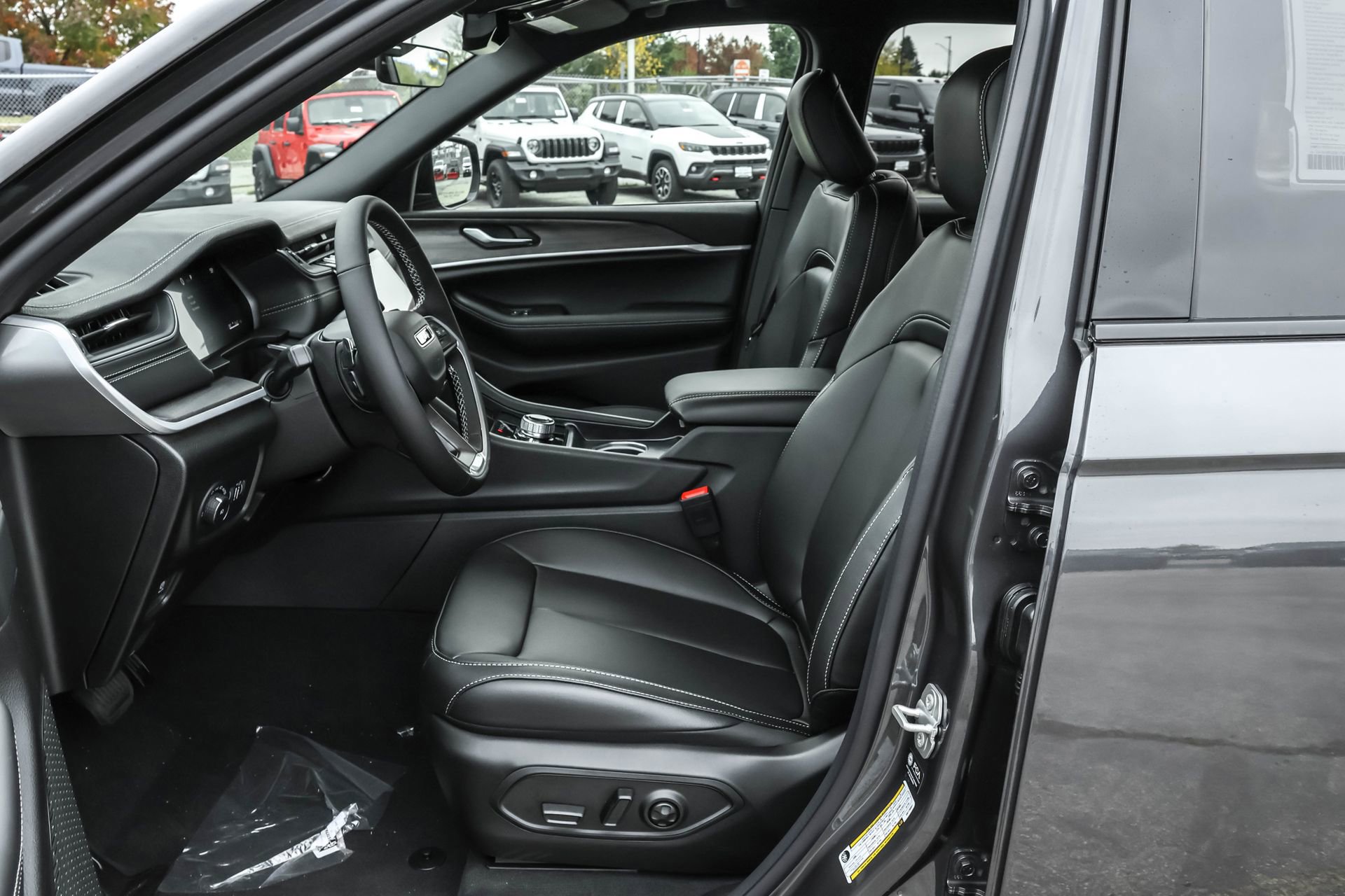 New 2025 Jeep Grand Cherokee Limited AWD/4WD image 5