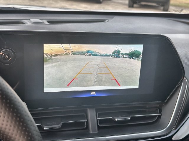 Certified 2025 Chevrolet Trax RS w/ Sunroof Package FWD image 14