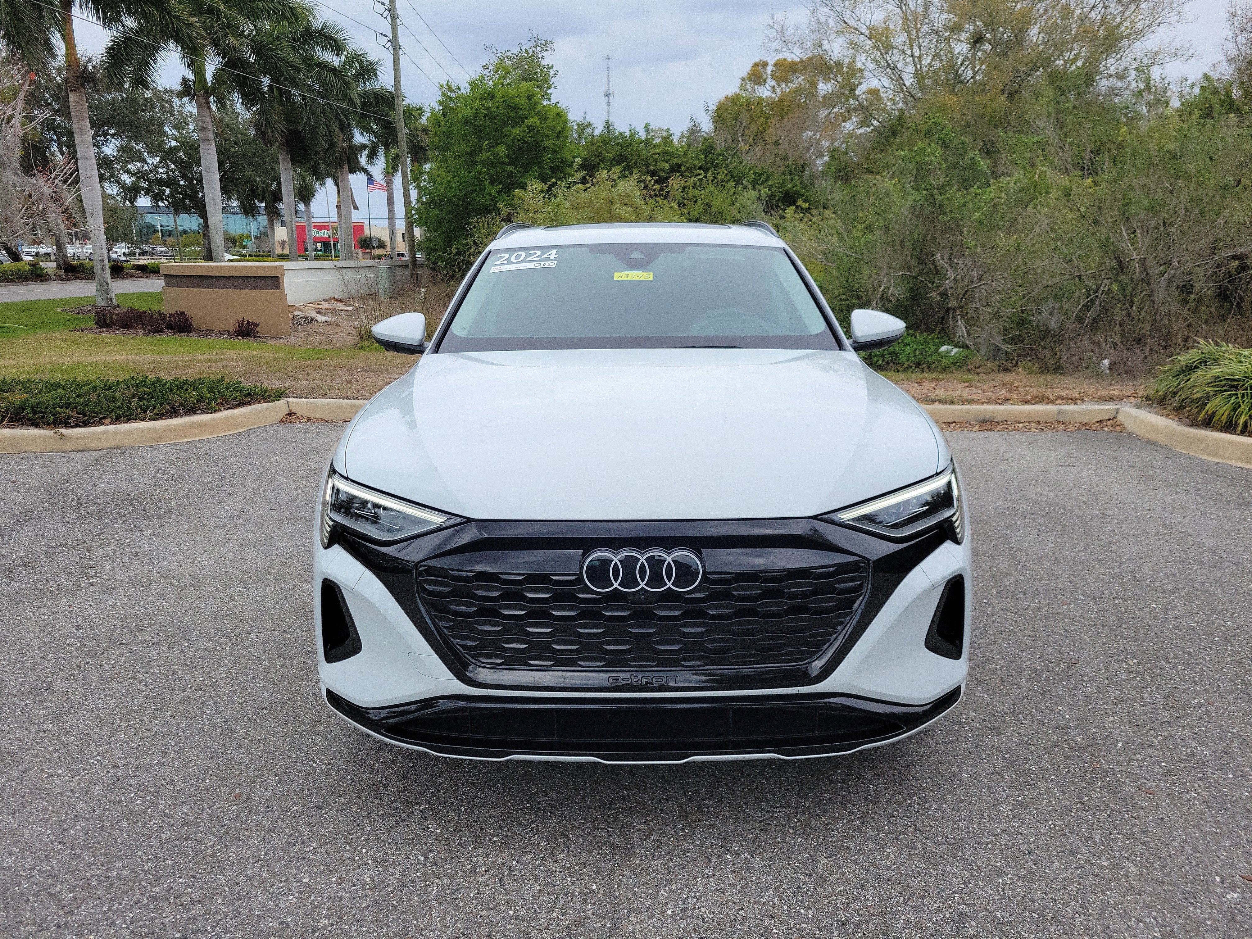 Used 2024 Audi Q8 e-tron Prestige w/ Prestige Package image 2