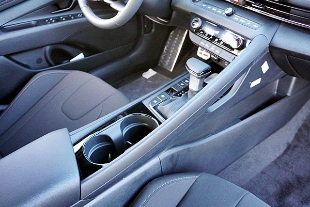 New 2026 Hyundai Elantra Sport FWD image 14