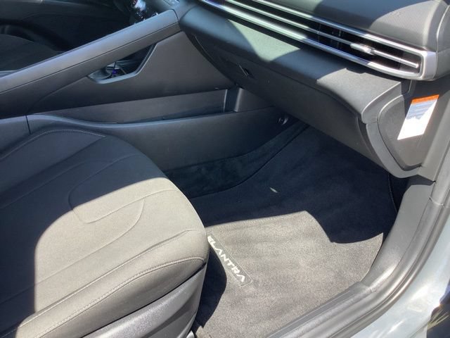 Certified 2024 Hyundai Elantra Blue FWD image 29