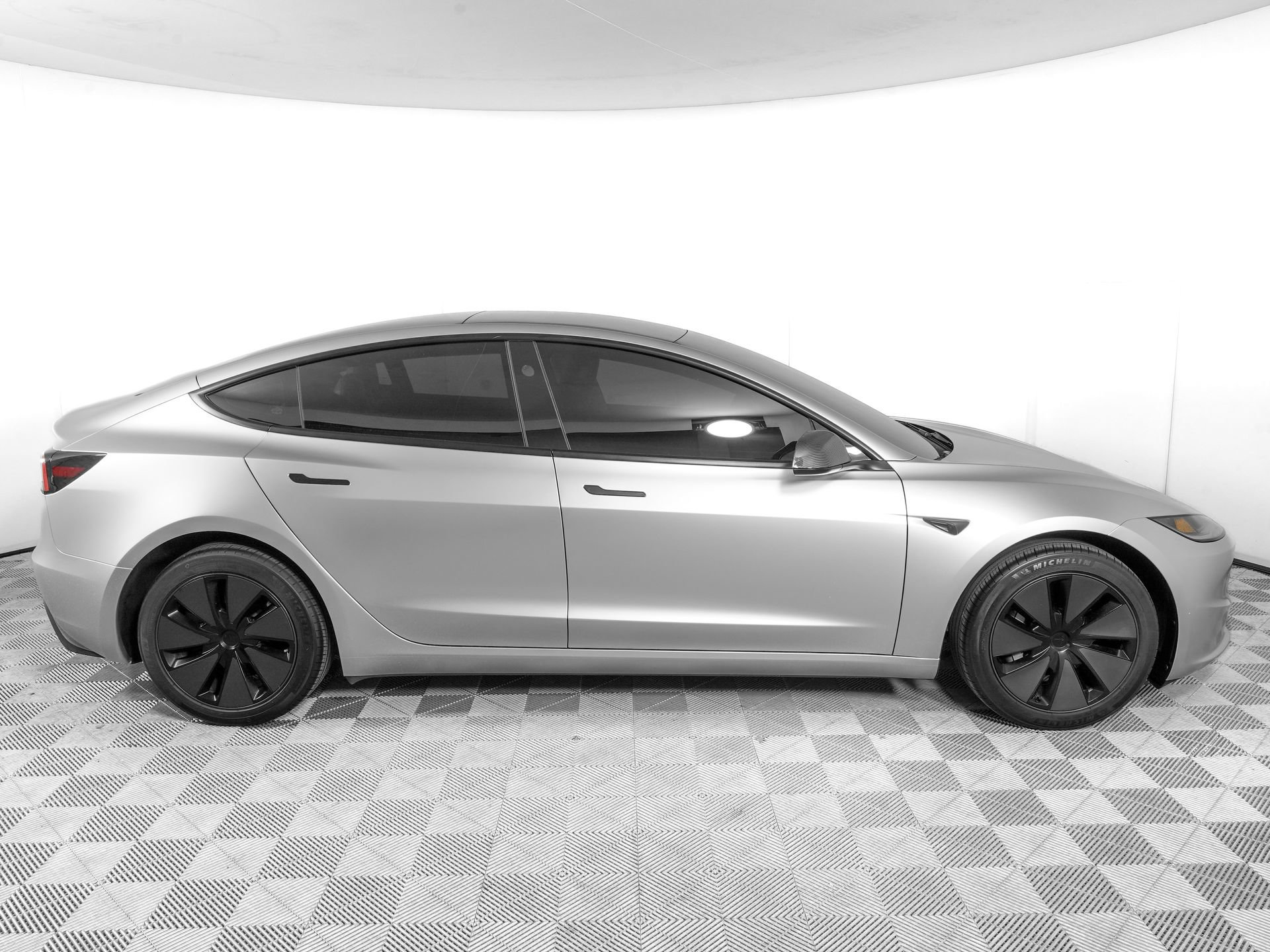 Used 2025 Tesla Model 3 RWD image 3