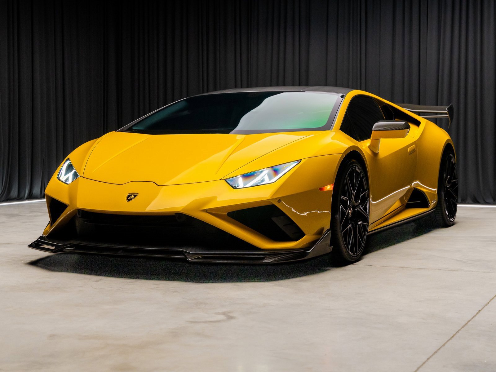 Used 2022 Lamborghini Huracan EVO image 21