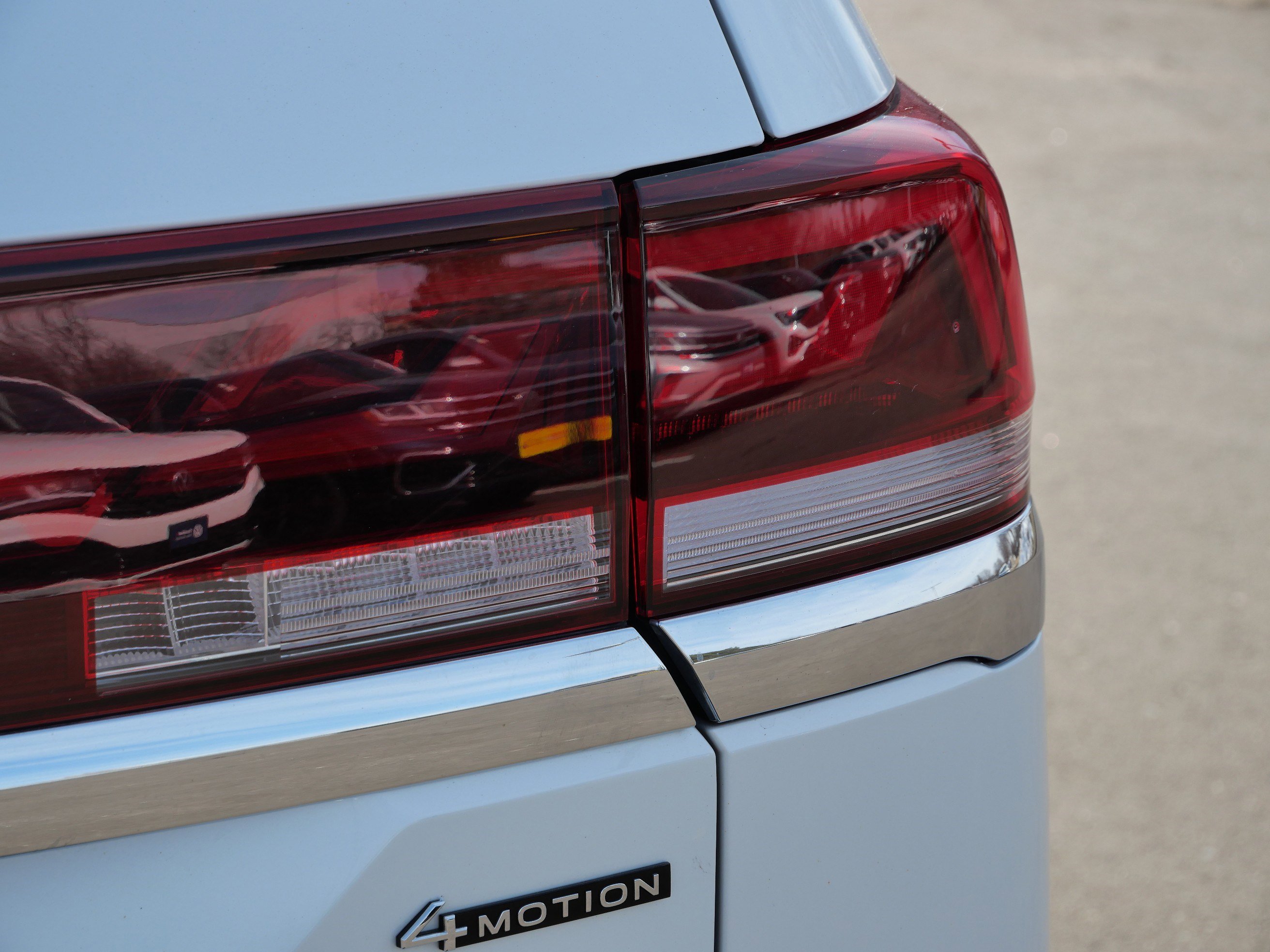 Certified 2024 Volkswagen Atlas SEL Premium R-Line image 17