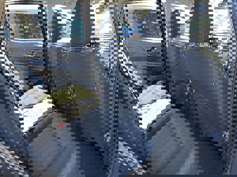 Used 2019 Nissan Rogue SV image 29