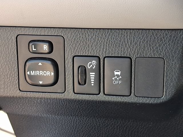 Used 2014 Toyota RAV4 XLE AWD/4WD image 9