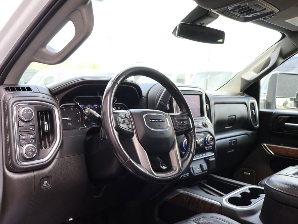 Used 2022 GMC Sierra 3500 Denali AWD/4WD image 16