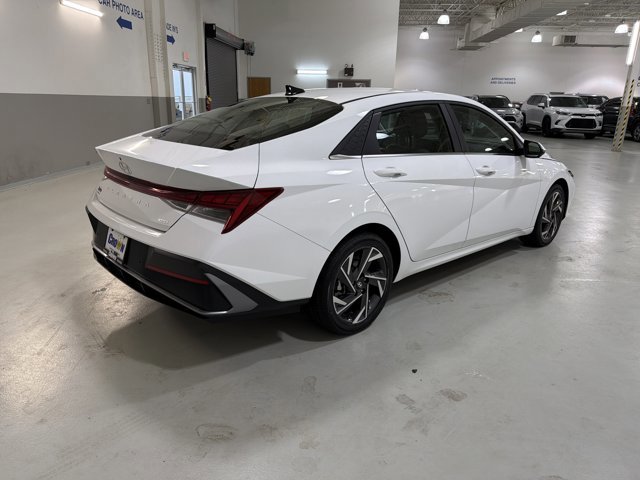 Used 2024 Hyundai Elantra Limited image 9
