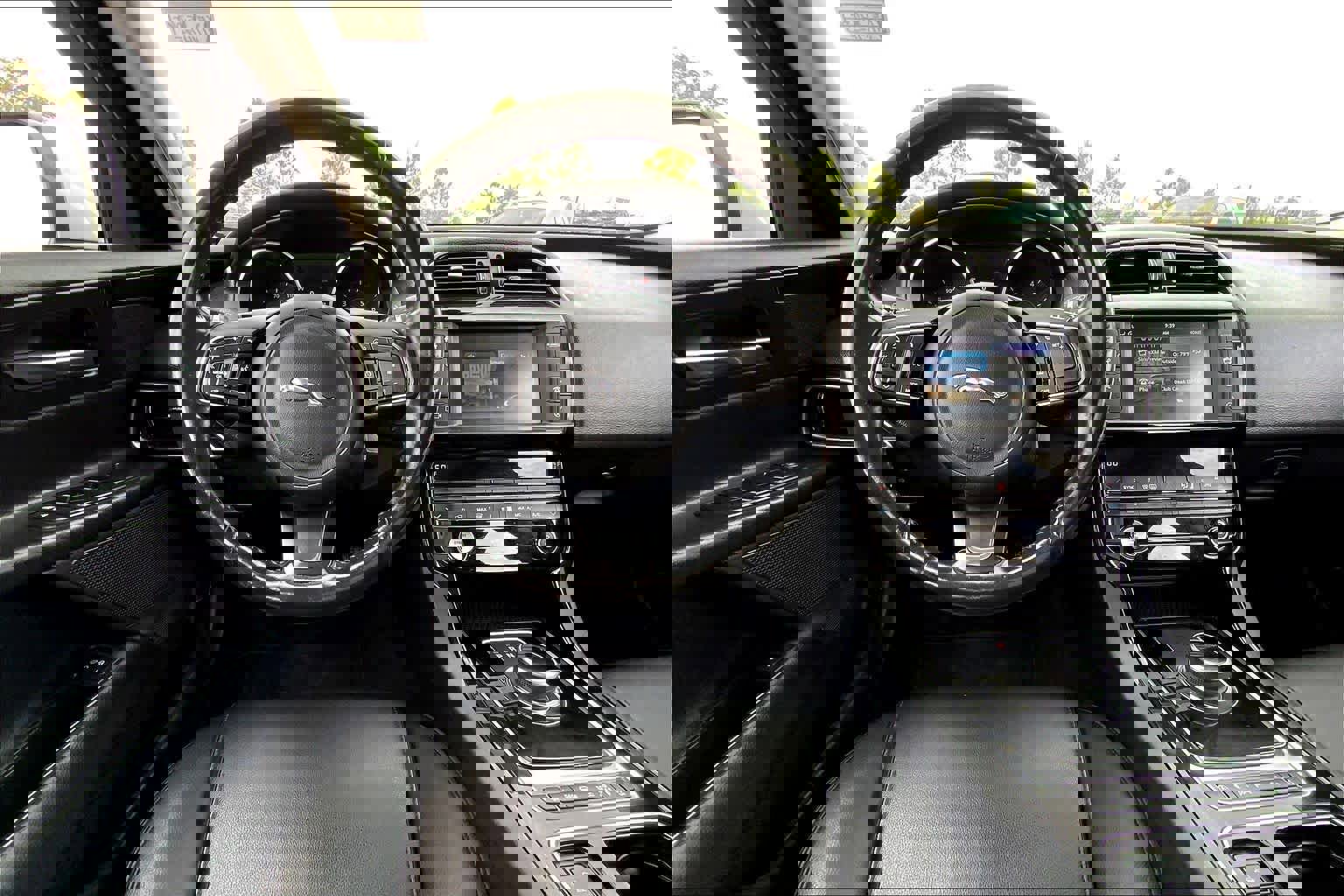 Used 2018 Jaguar XE Premium image 5