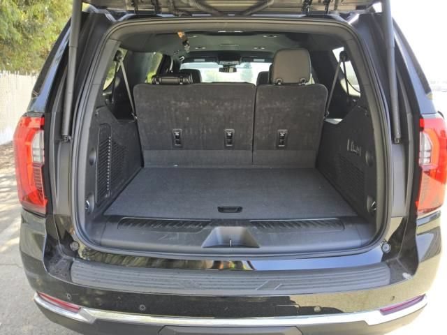 Used 2025 GMC Yukon XL Elevation AWD/4WD image 6