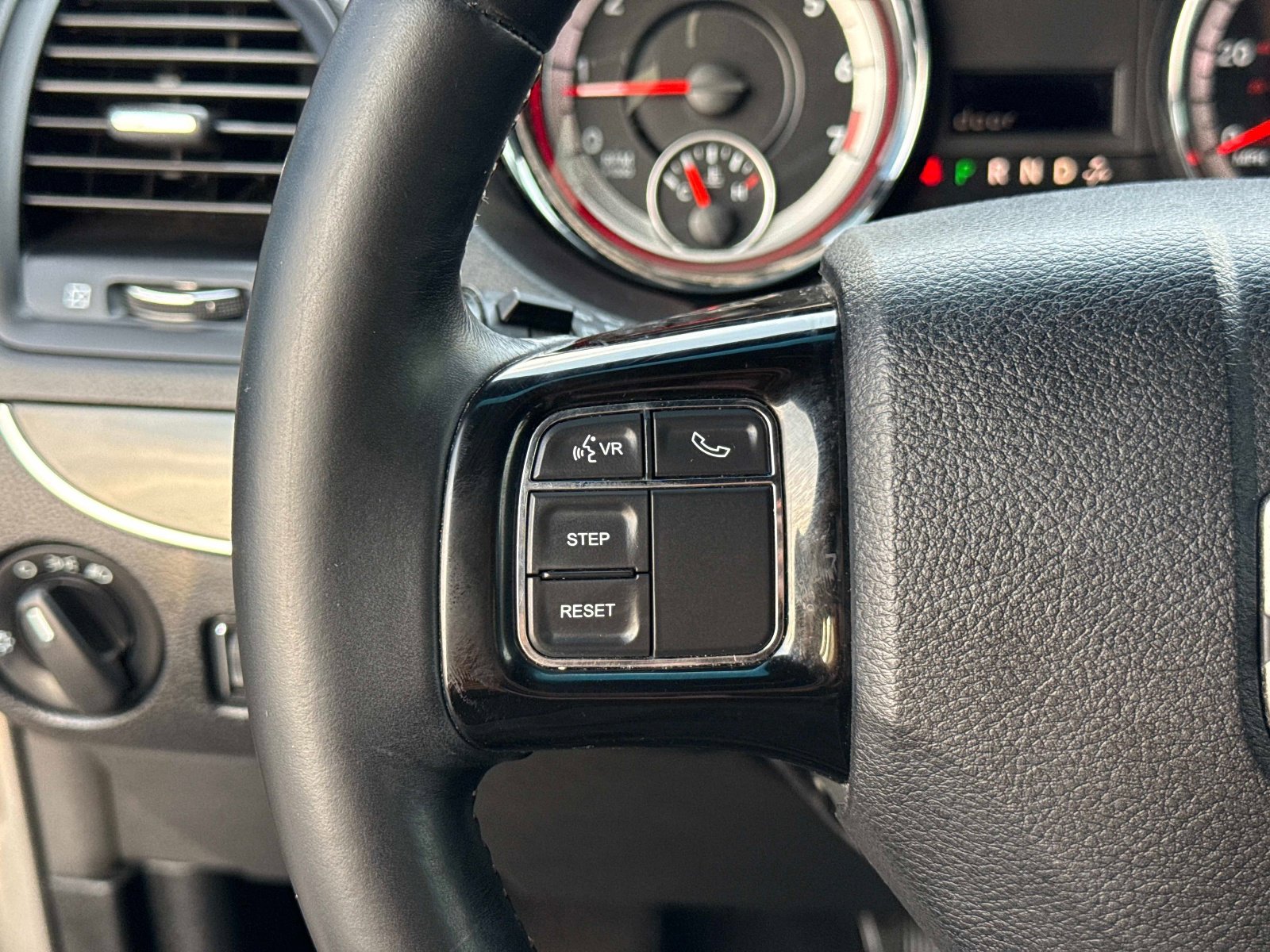 Used 2017 Dodge Grand Caravan SE image 28