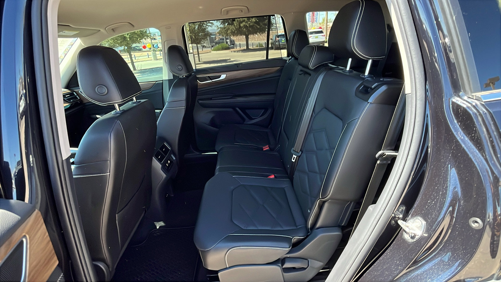 Used 2024 Volkswagen Atlas SE w/ Black Wheel Package image 24