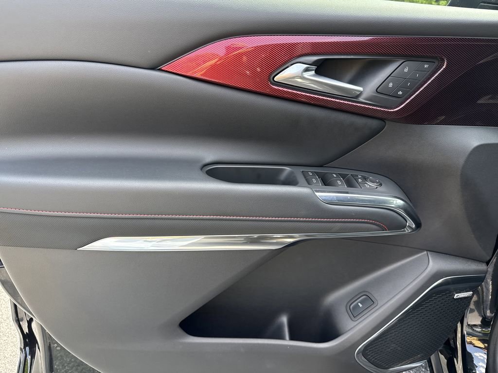 Used 2026 Chevrolet Traverse RS w/ LPO, Floor Liner Package FWD image 10