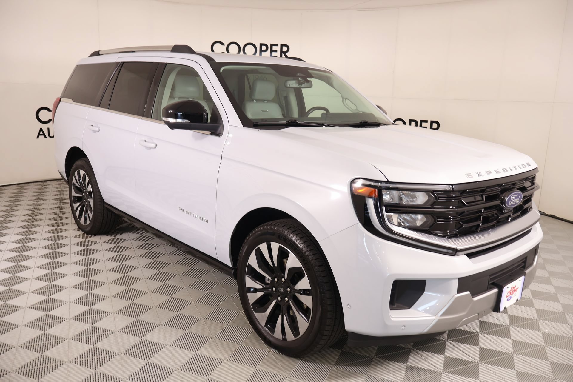 Used 2025 Ford Expedition Platinum w/ Driver's Package
