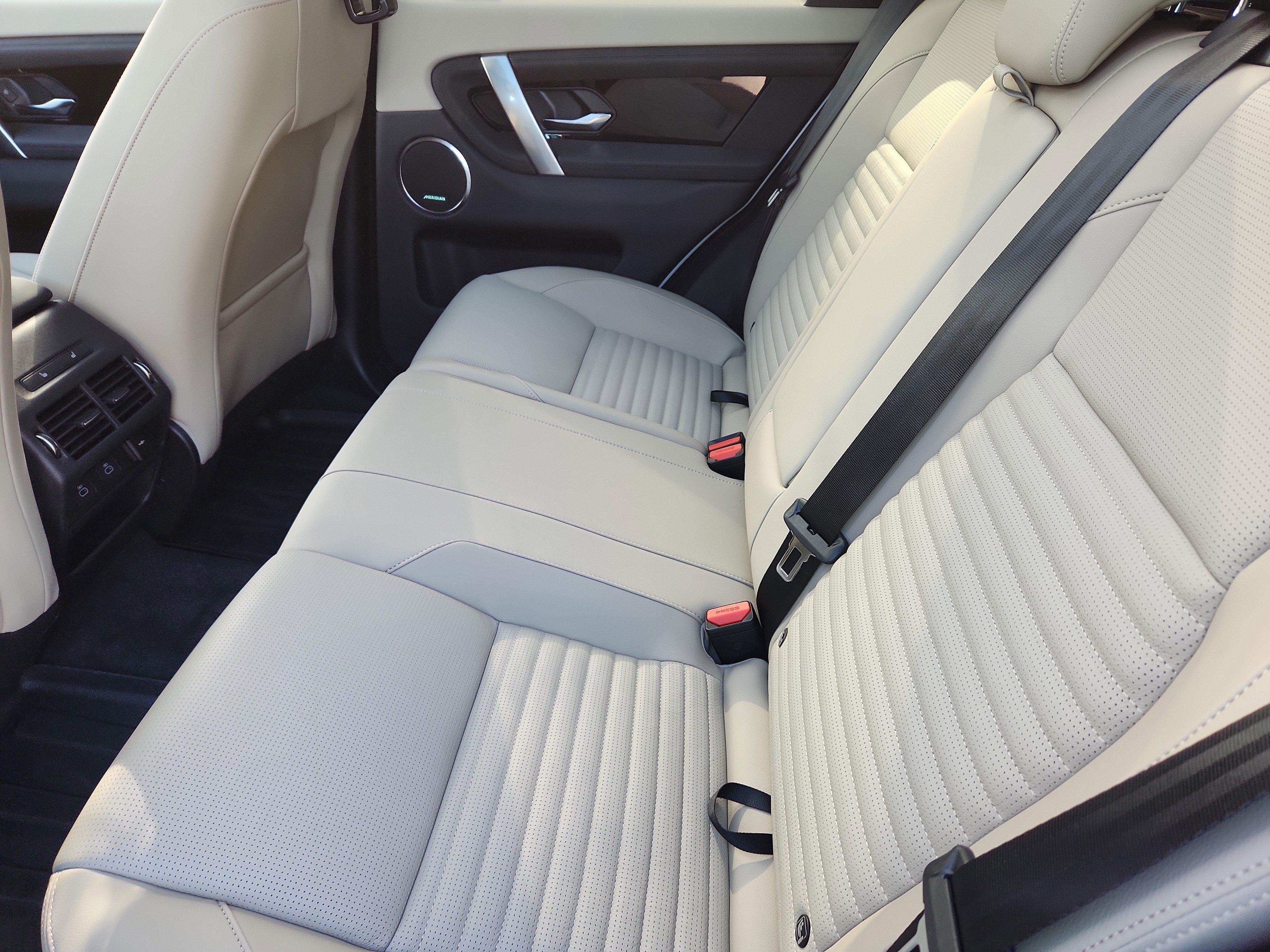 New 2025 Land Rover Discovery Sport S image 5