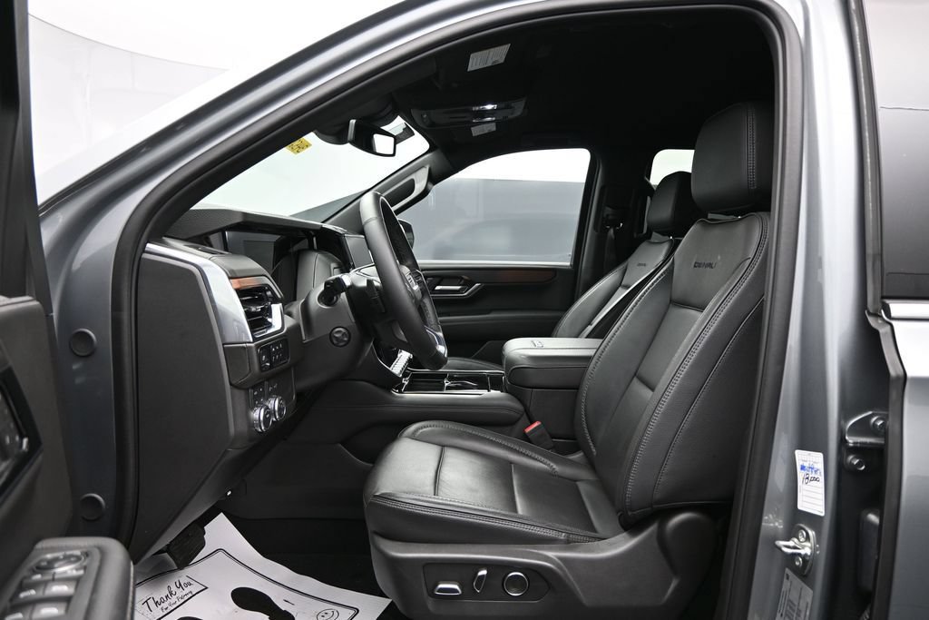 Used 2025 GMC Yukon XL Denali AWD/4WD image 9