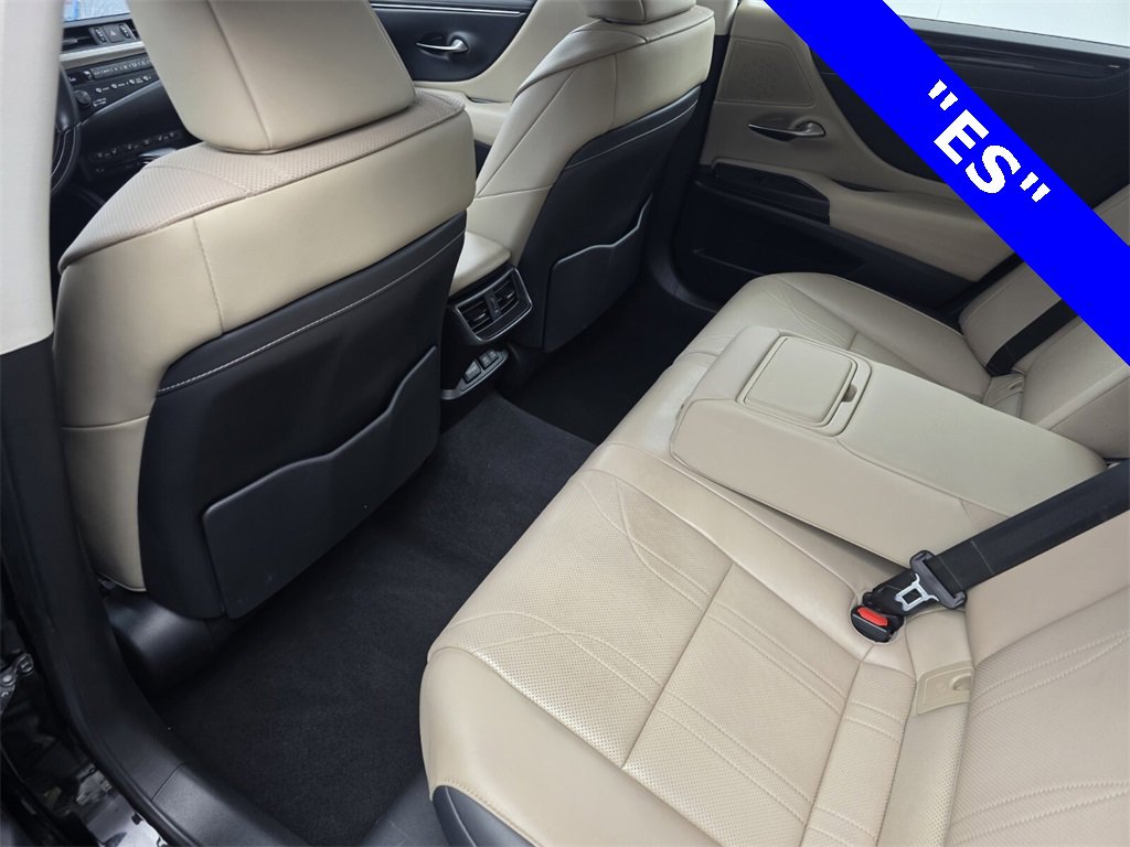 Used 2019 Lexus ES 300h image 16