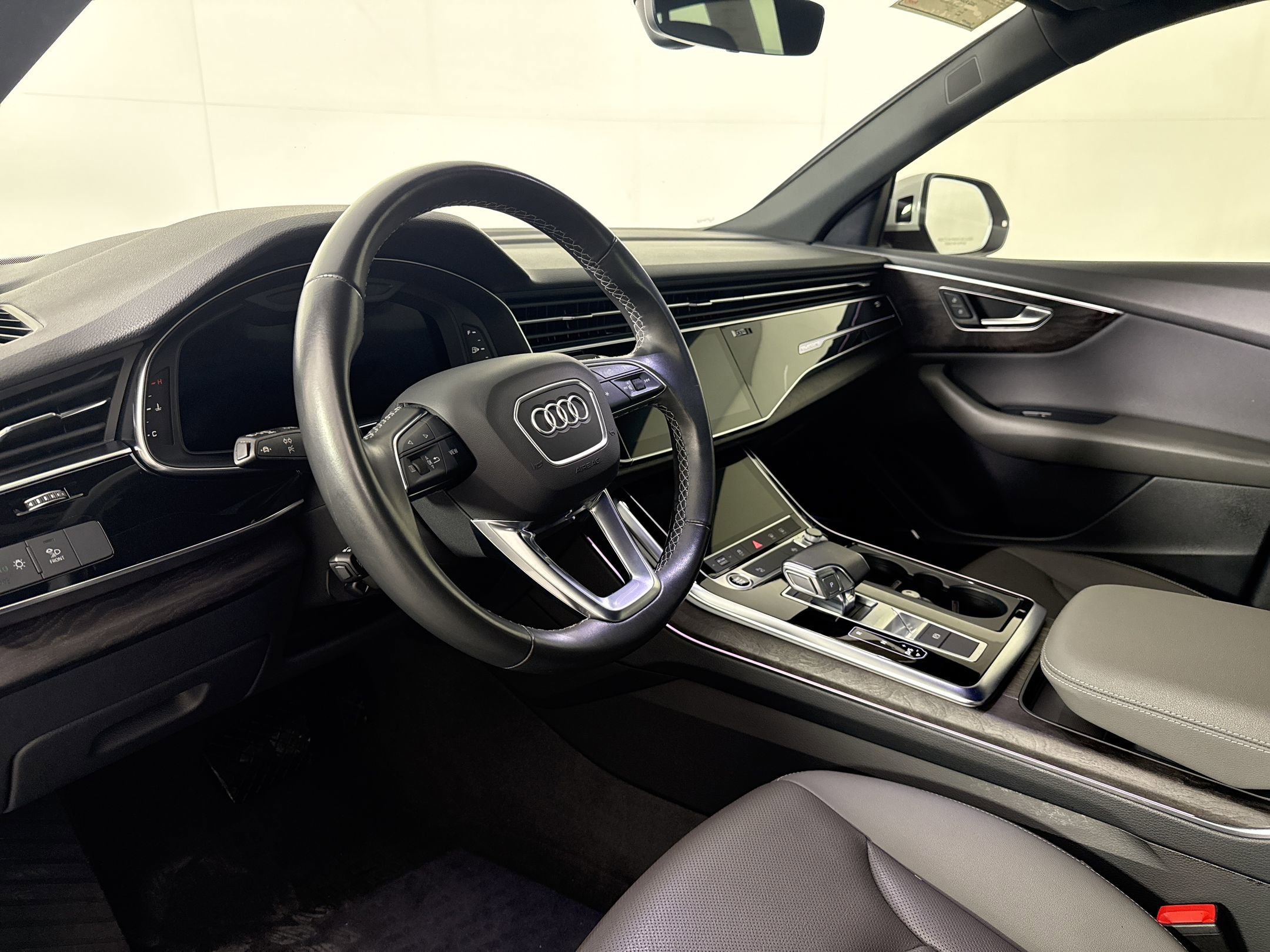 Used 2022 Audi Q8 Premium Plus AWD/4WD image 4