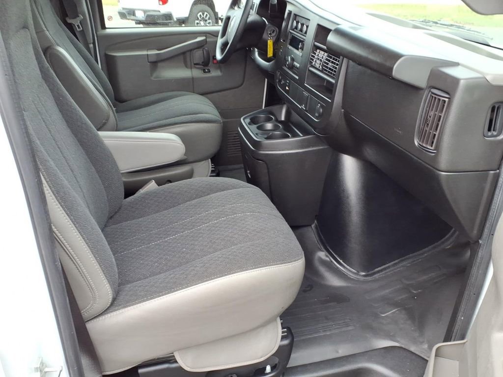 Used 2024 GMC Savana 2500 w/ Driver Convenience Package image 10