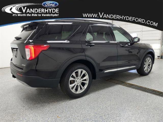 Used 2023 Ford Explorer XLT w/ Equipment Group 202A image 3