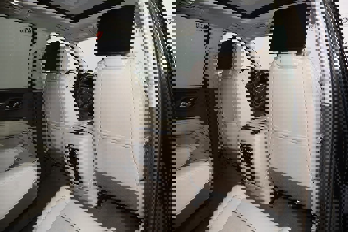 Used 2024 GMC Yukon Denali w/ Denali Reserve Package image 16