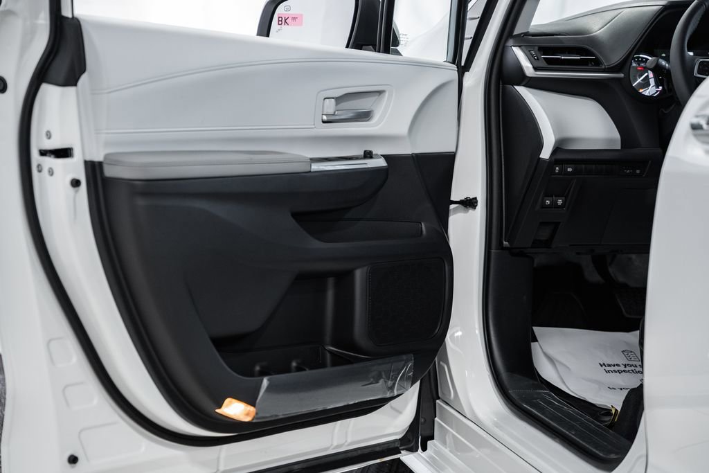 New 2026 Toyota Sienna XLE image 39