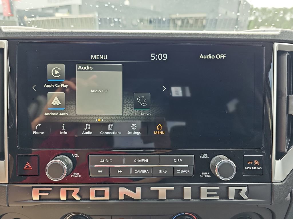 Used 2025 Nissan Frontier SV image 24