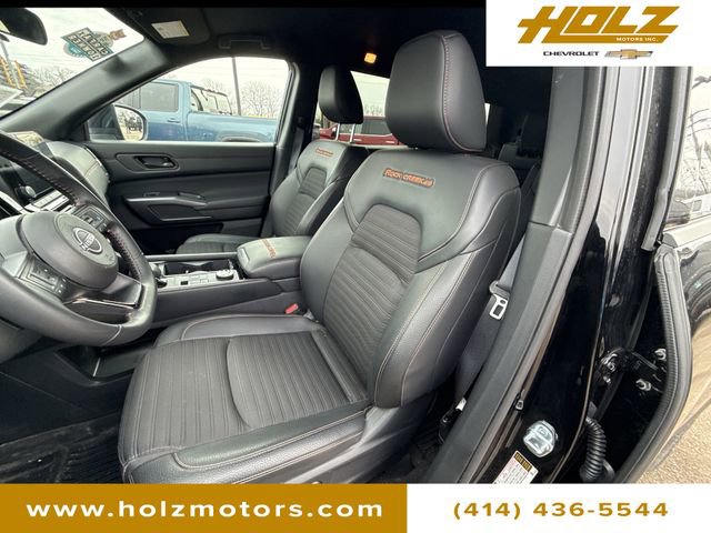 Used 2025 Nissan Pathfinder Rock Creek image 18