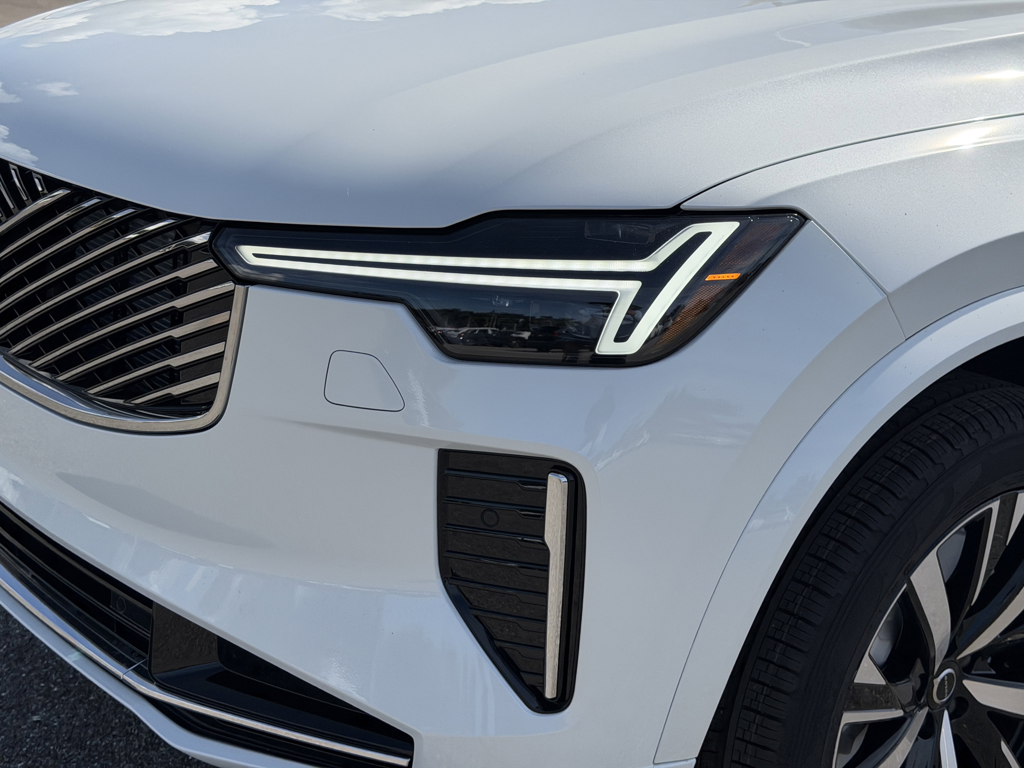 New 2026 Volvo XC90 B5 Core w/ Protection Package image 7