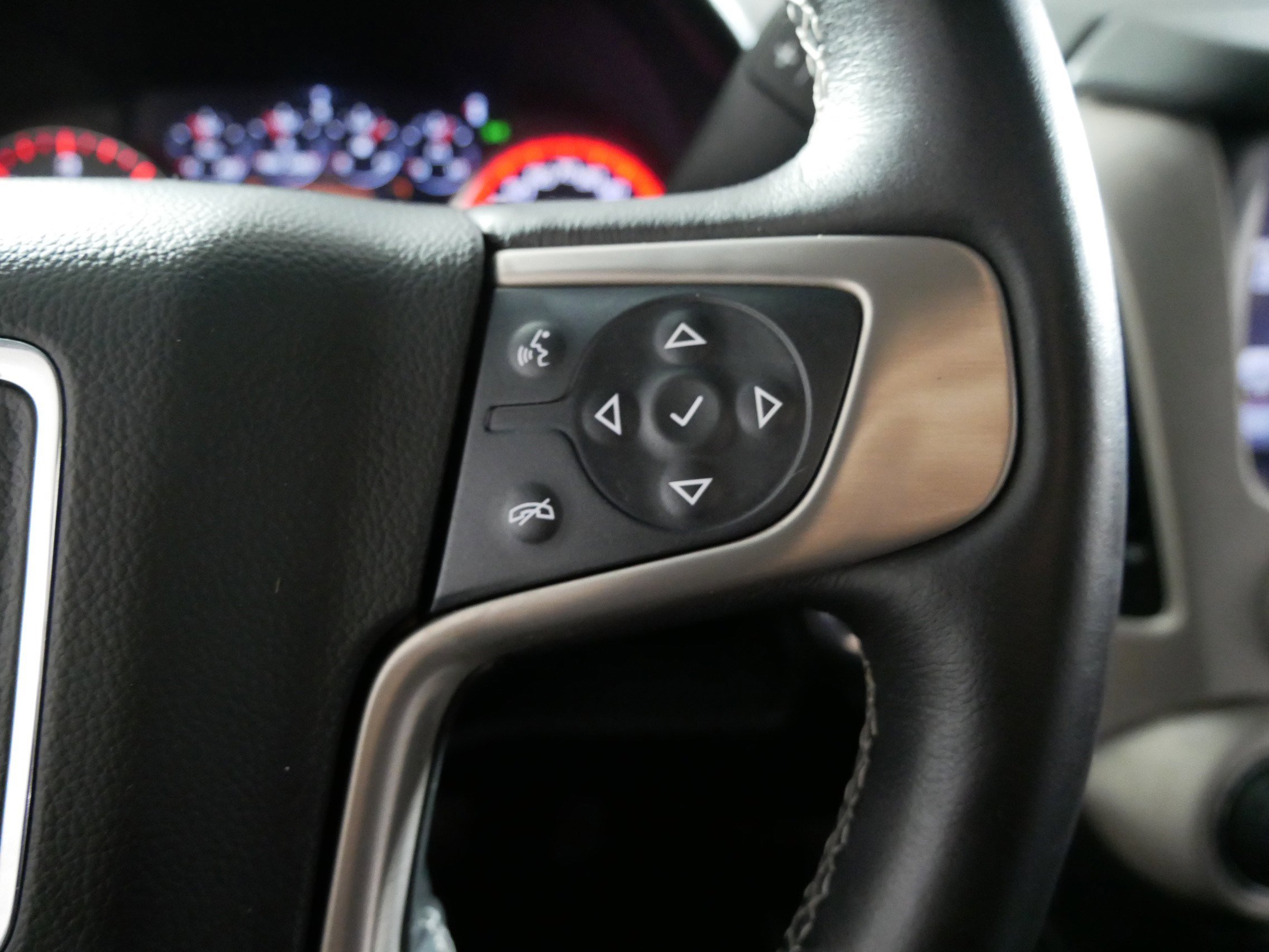 Used 2015 GMC Yukon Denali w/ Open Road Package image 28