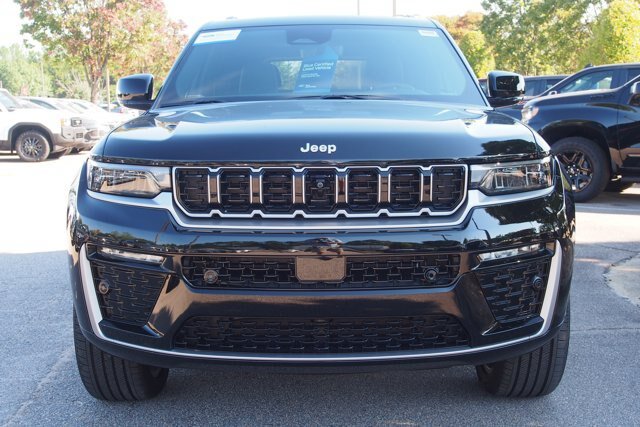 Used 2026 Jeep Grand Cherokee Summit AWD/4WD image 2