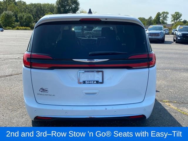 Used 2024 Chrysler Pacifica Touring-L image 5