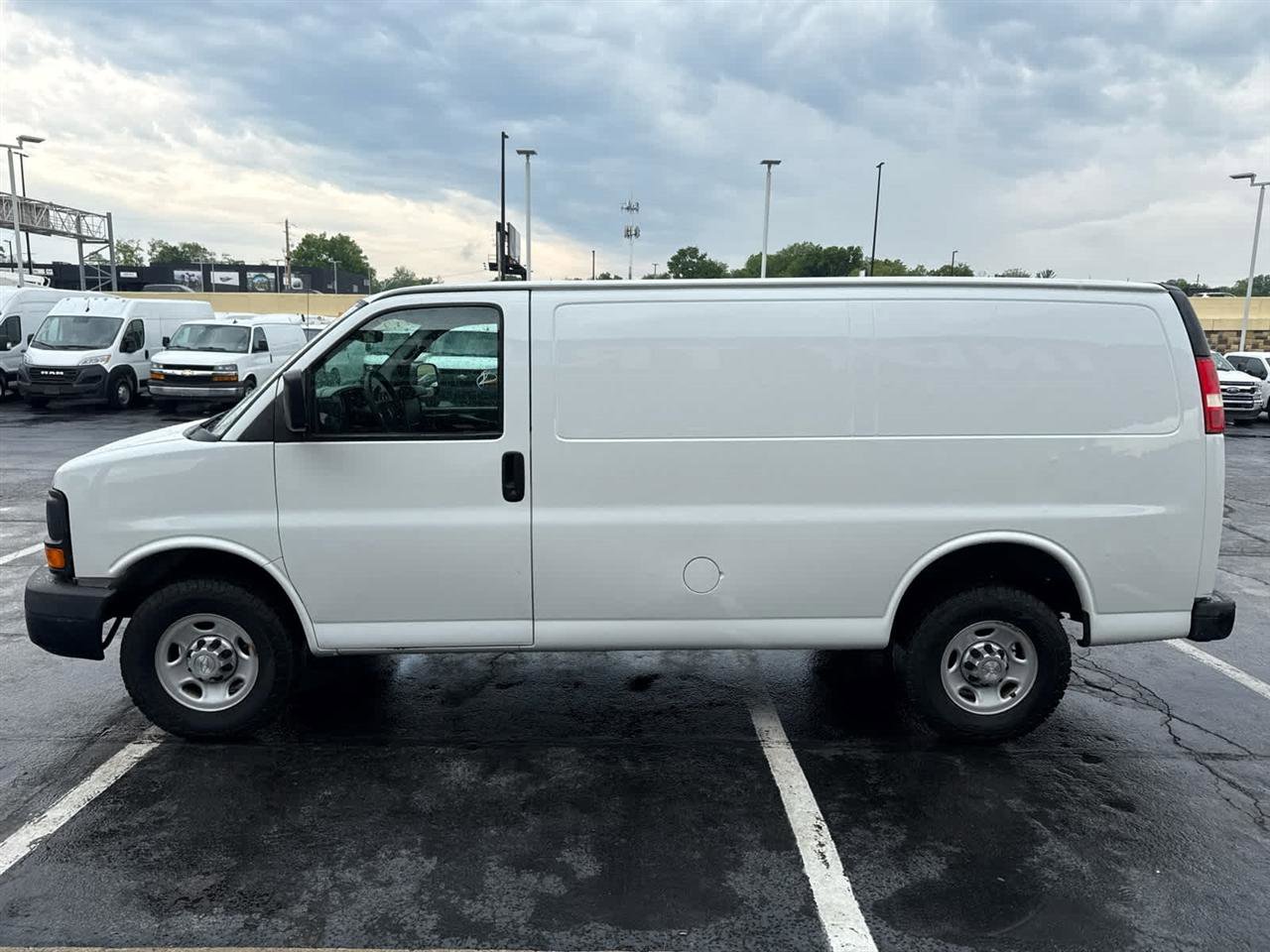 Used 2015 Chevrolet Express 2500 RWD image 5