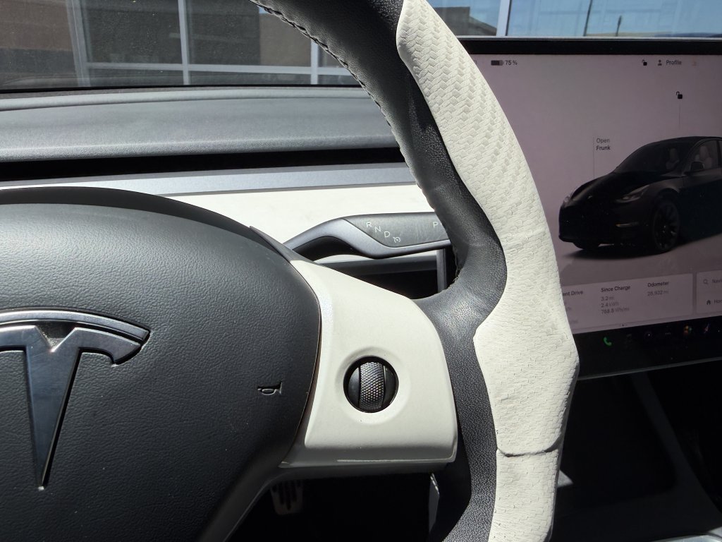Used 2022 Tesla Model Y Long Range AWD/4WD image 32