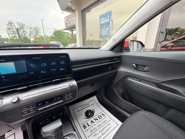 Used 2025 Hyundai Kona SEL FWD image 29