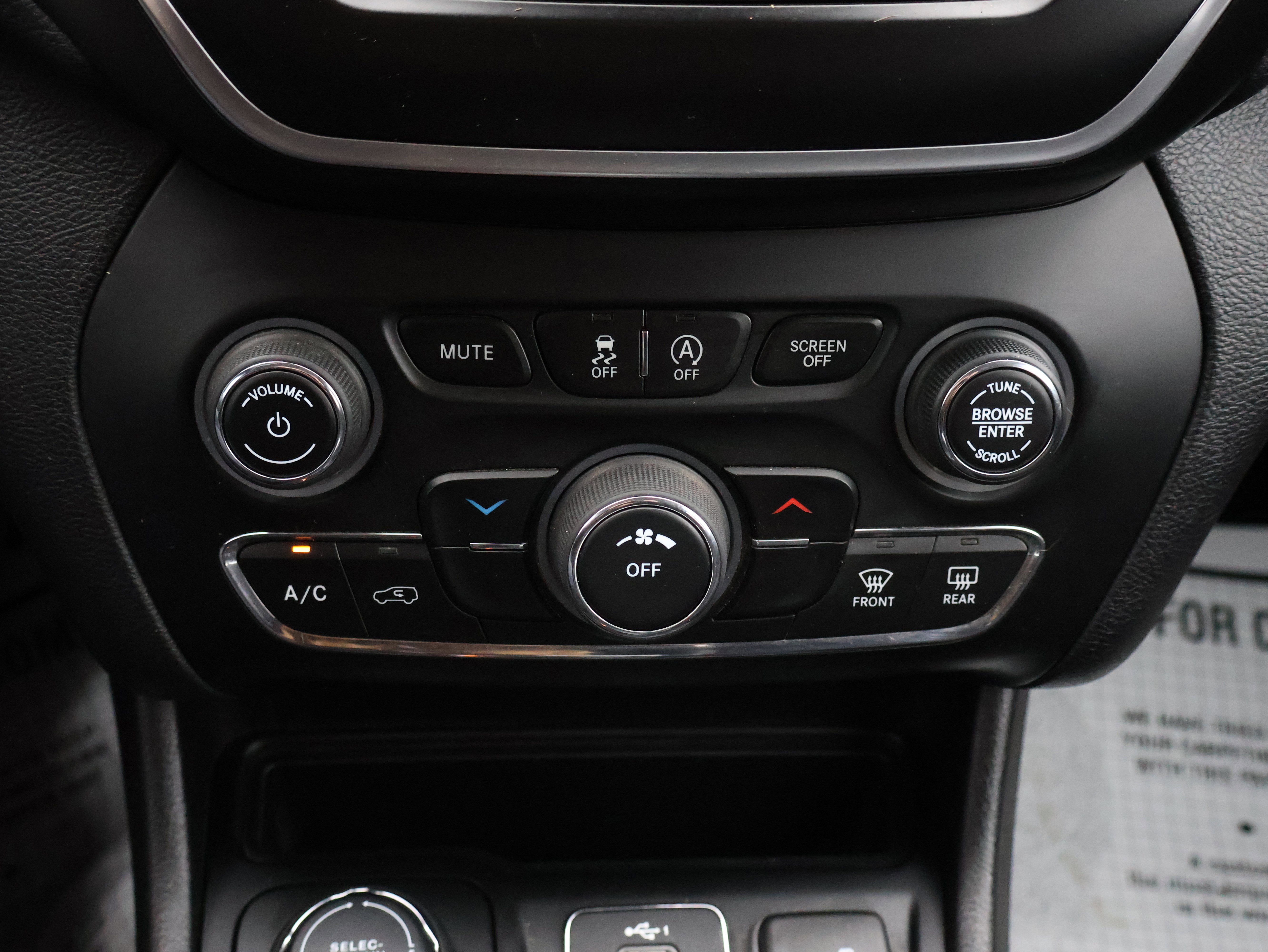 Used 2020 Jeep Cherokee Latitude image 28