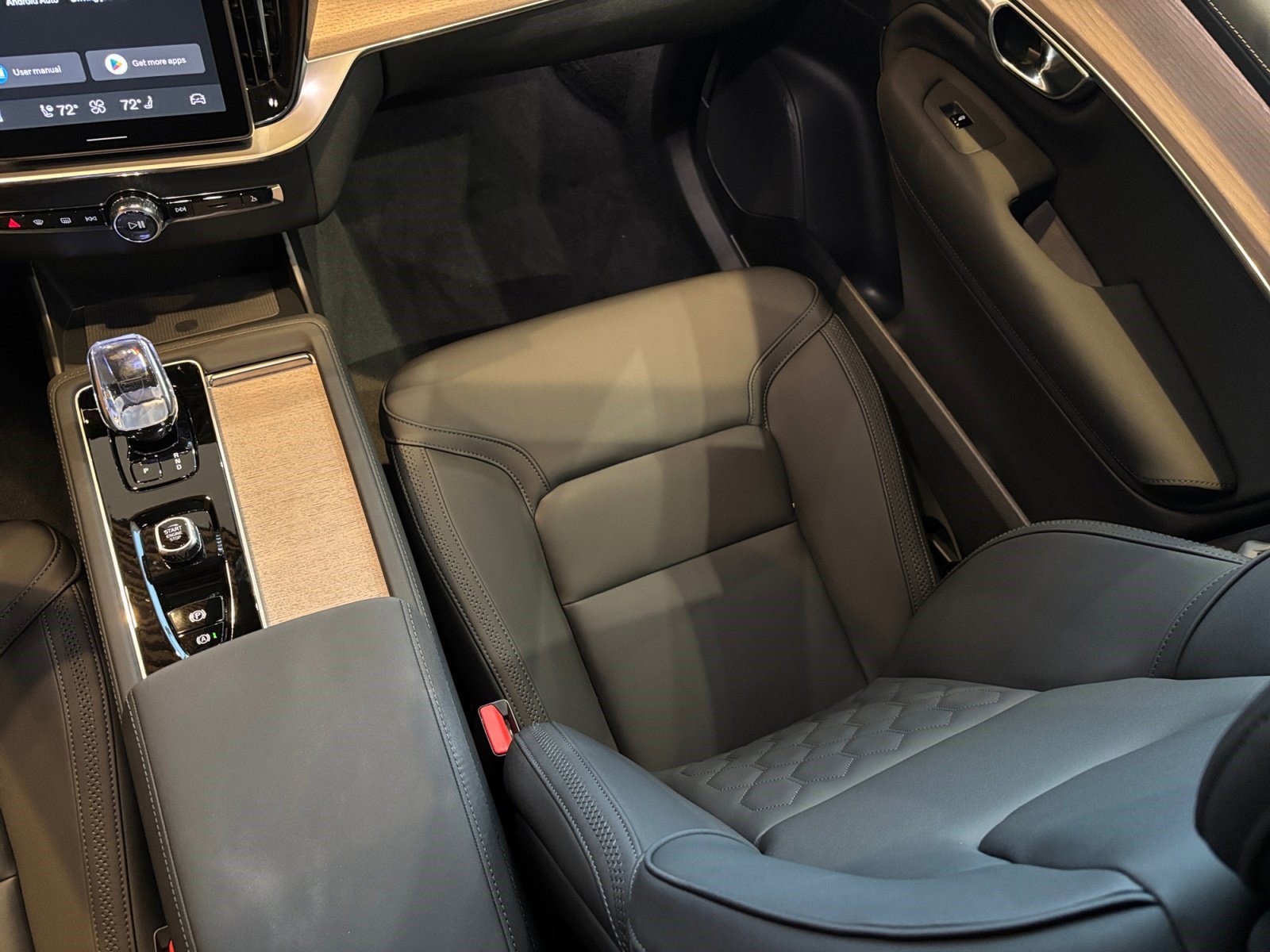 New 2026 Volvo XC90 T8 Plus w/ Protection Package AWD/4WD image 15